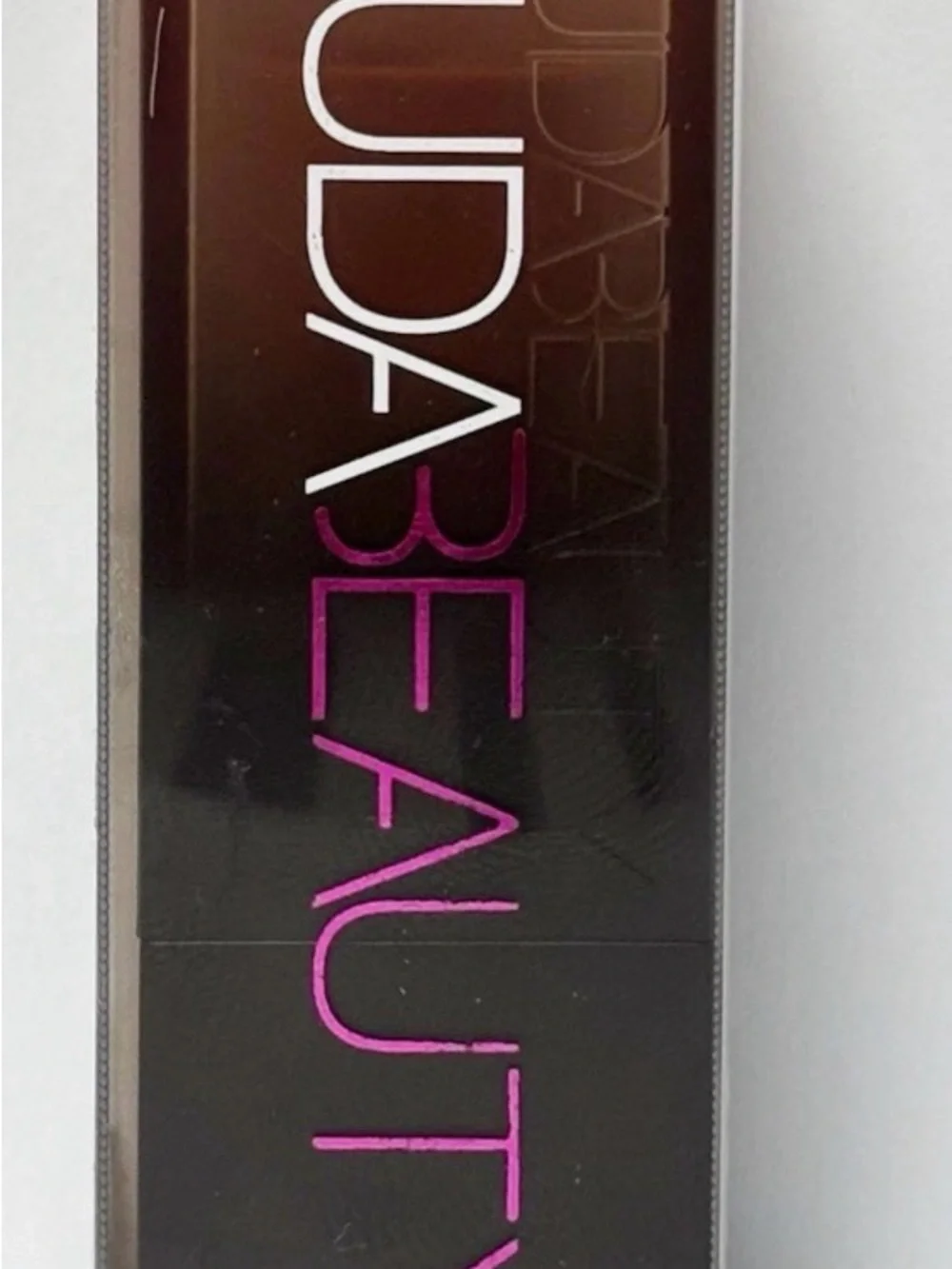 Huda Beauty Hustla Cream Lipstick